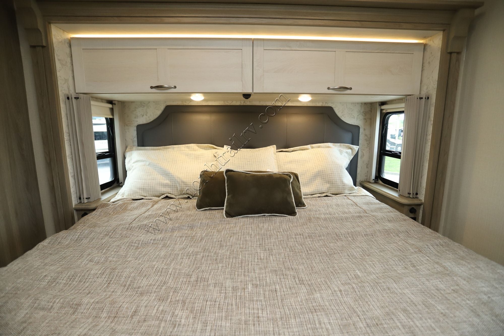 Used 2023 Winnebago Adventurer 34W Class A  For Sale