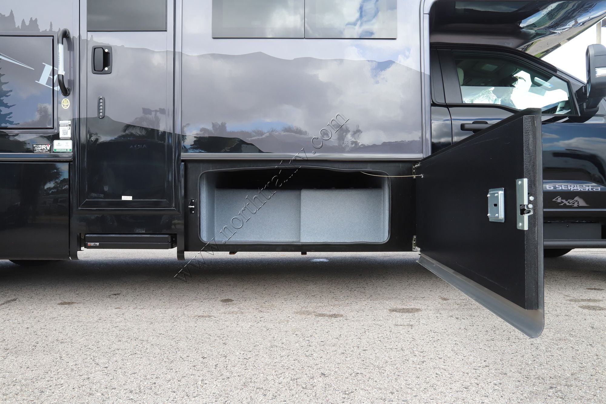 New 2026 Dynamax Isata 6 31KS Super C  For Sale