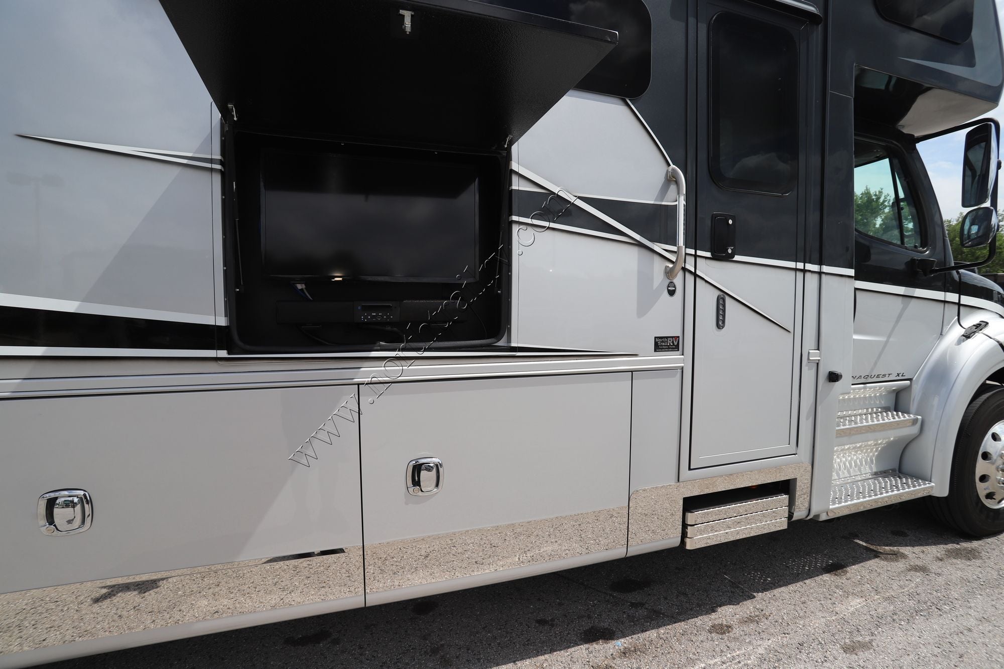 Used 2022 Dynamax Dynaquest Xl 37RB Super C  For Sale