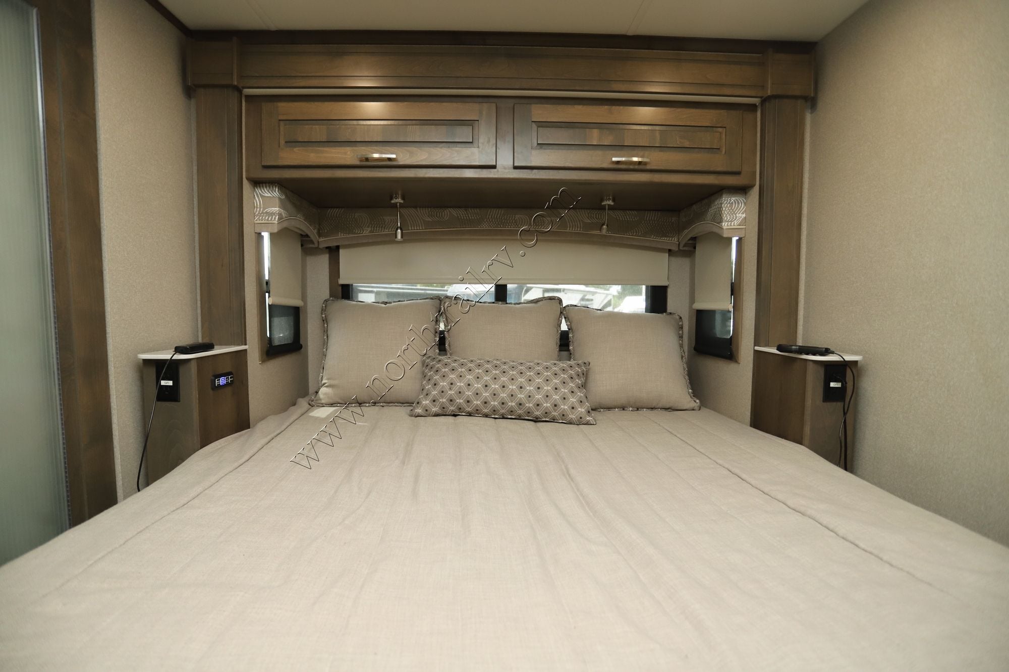 Used 2022 Dynamax Dynaquest Xl 37RB Super C  For Sale