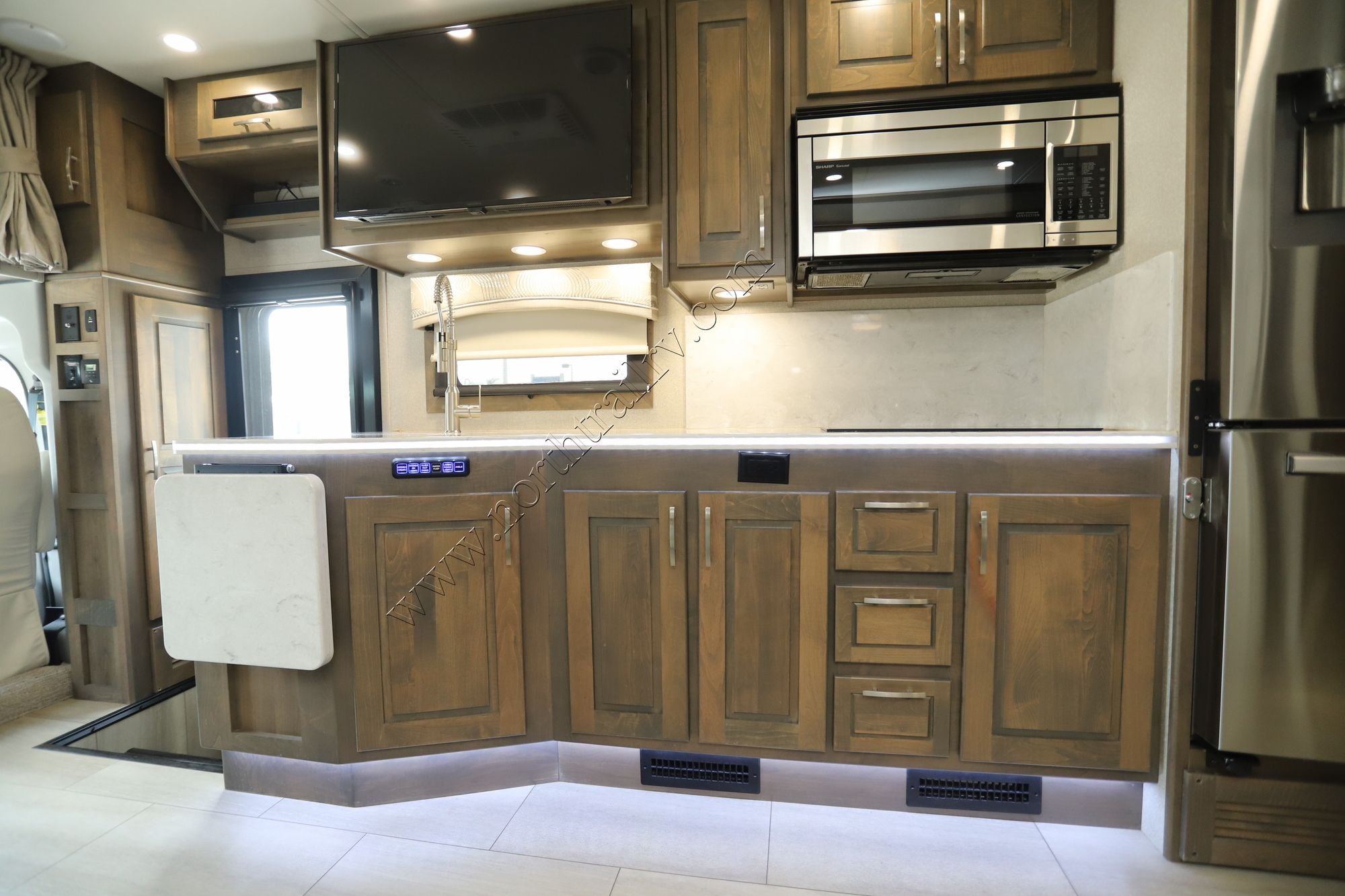 Used 2022 Dynamax Dynaquest Xl 37RB Super C  For Sale