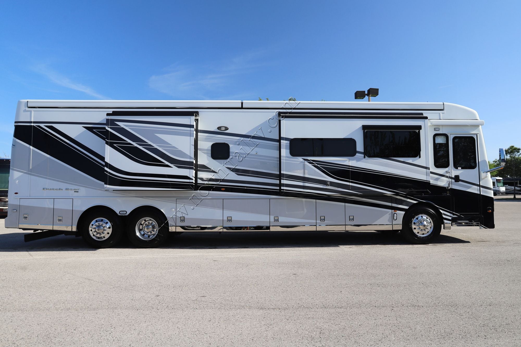 New 2026 Newmar Dutch Star 4325 Class A  For Sale