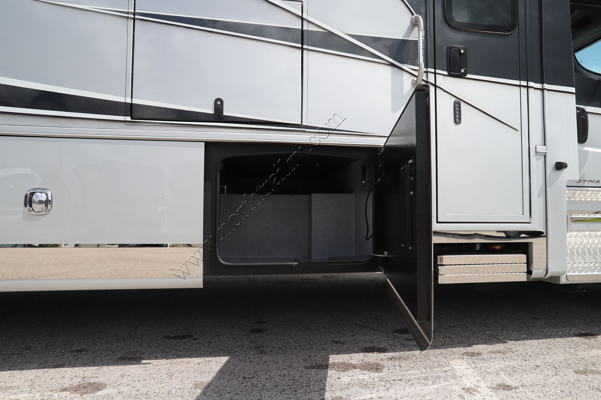 Used 2022 Dynamax Dynaquest Xl 37RB Super C  For Sale