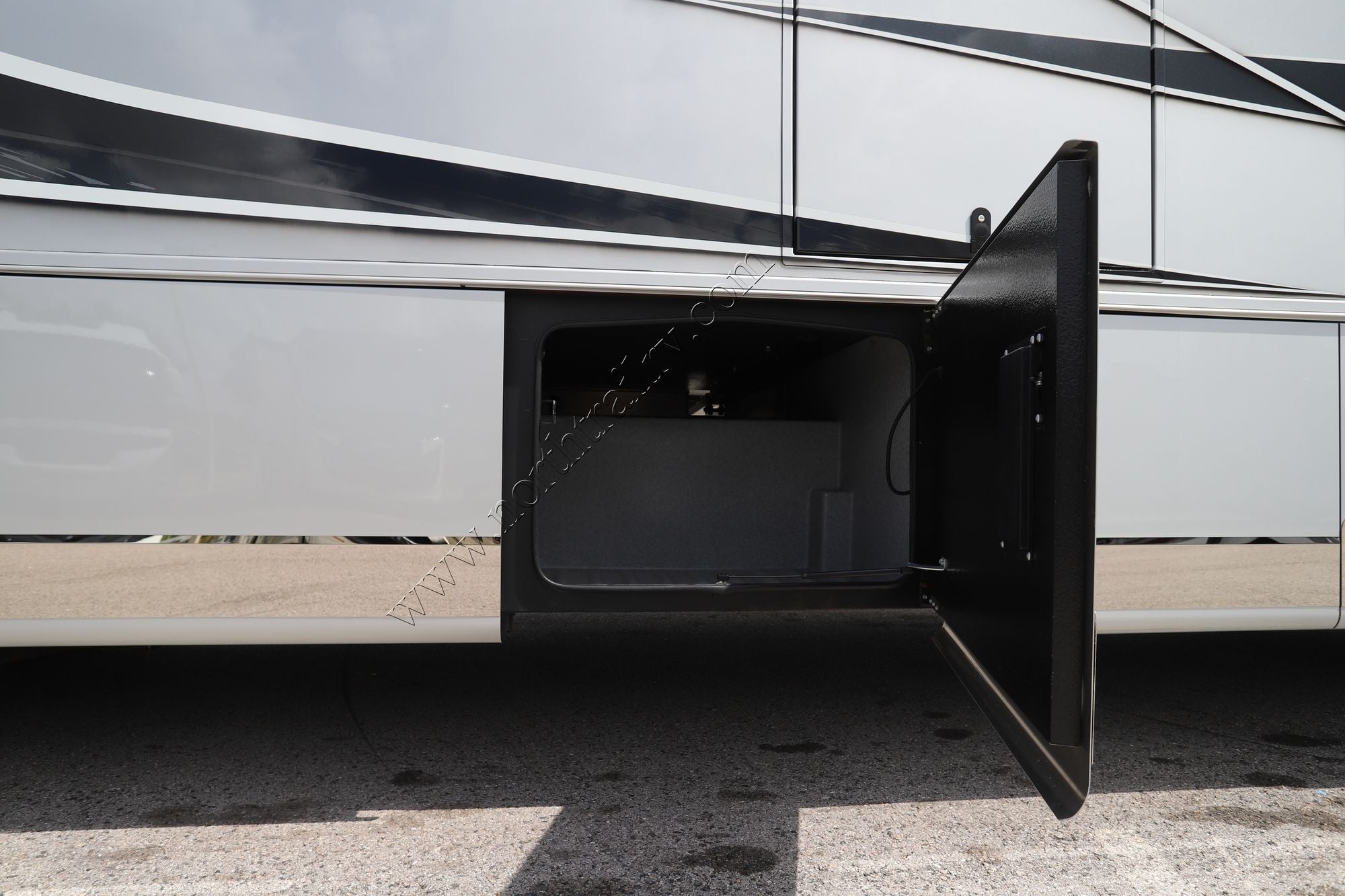 Used 2022 Dynamax Dynaquest Xl 37RB Super C  For Sale