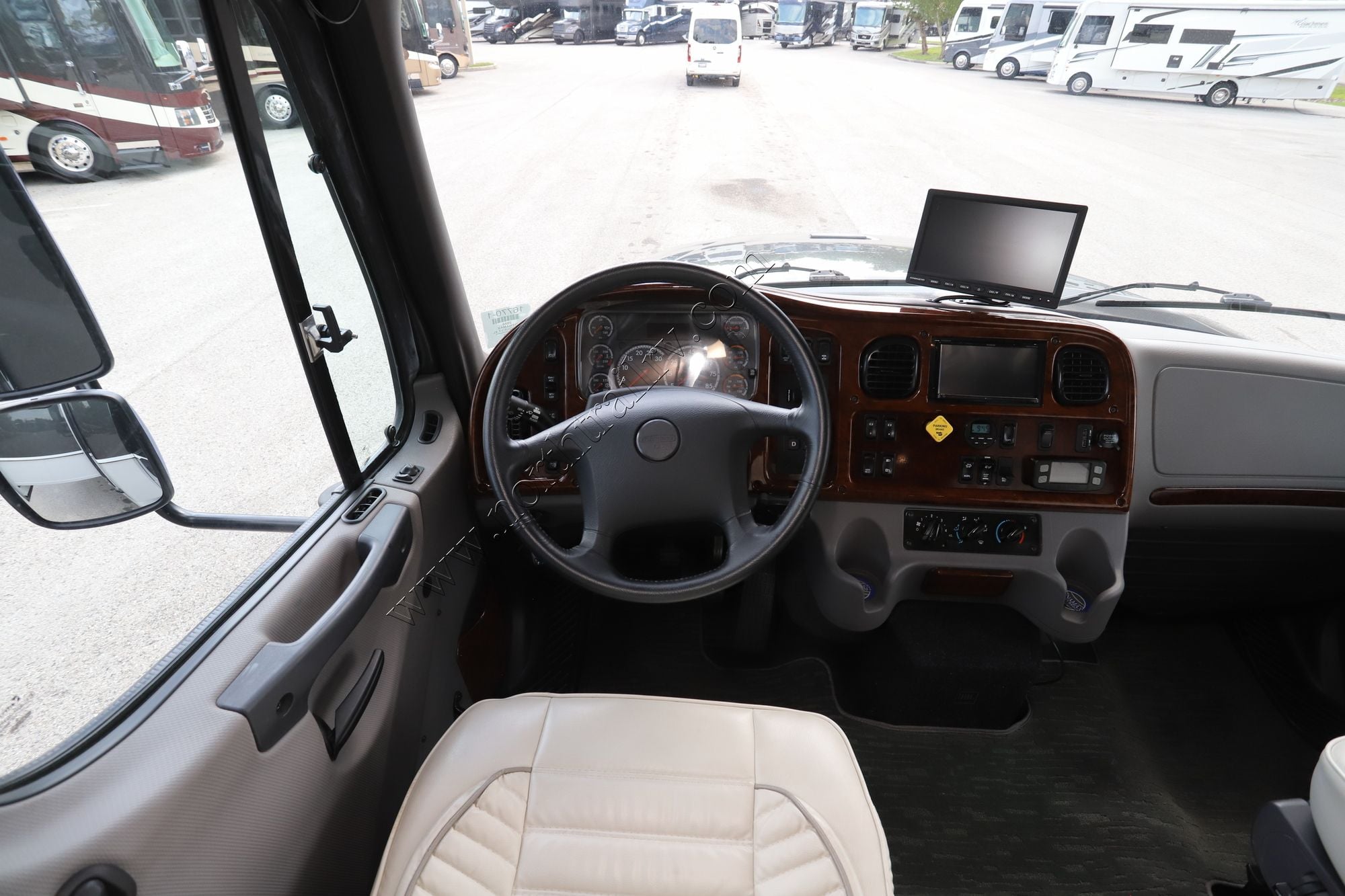 Used 2022 Dynamax Dynaquest Xl 37RB Super C  For Sale