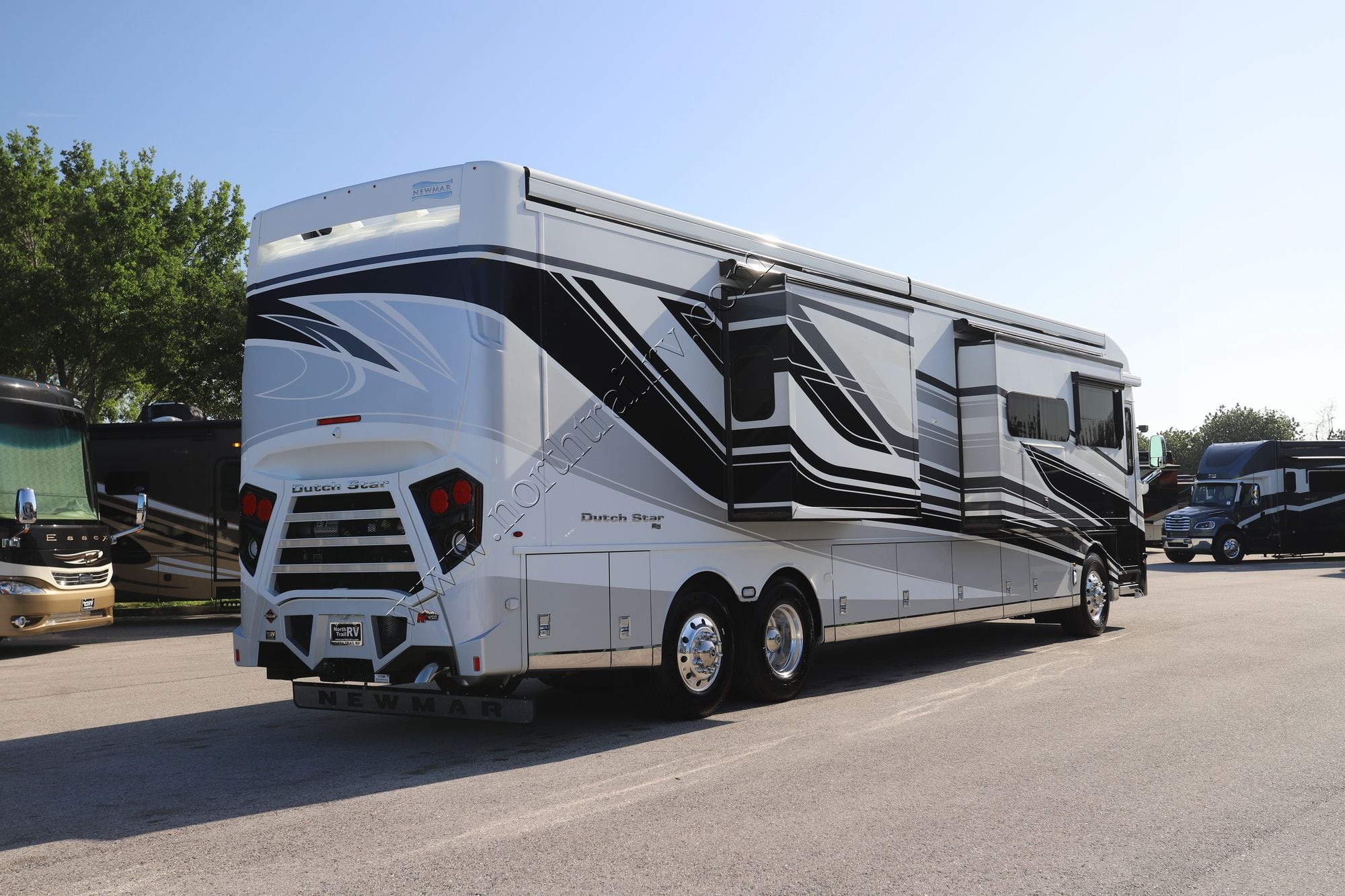 New 2026 Newmar Dutch Star 4325 Class A  For Sale