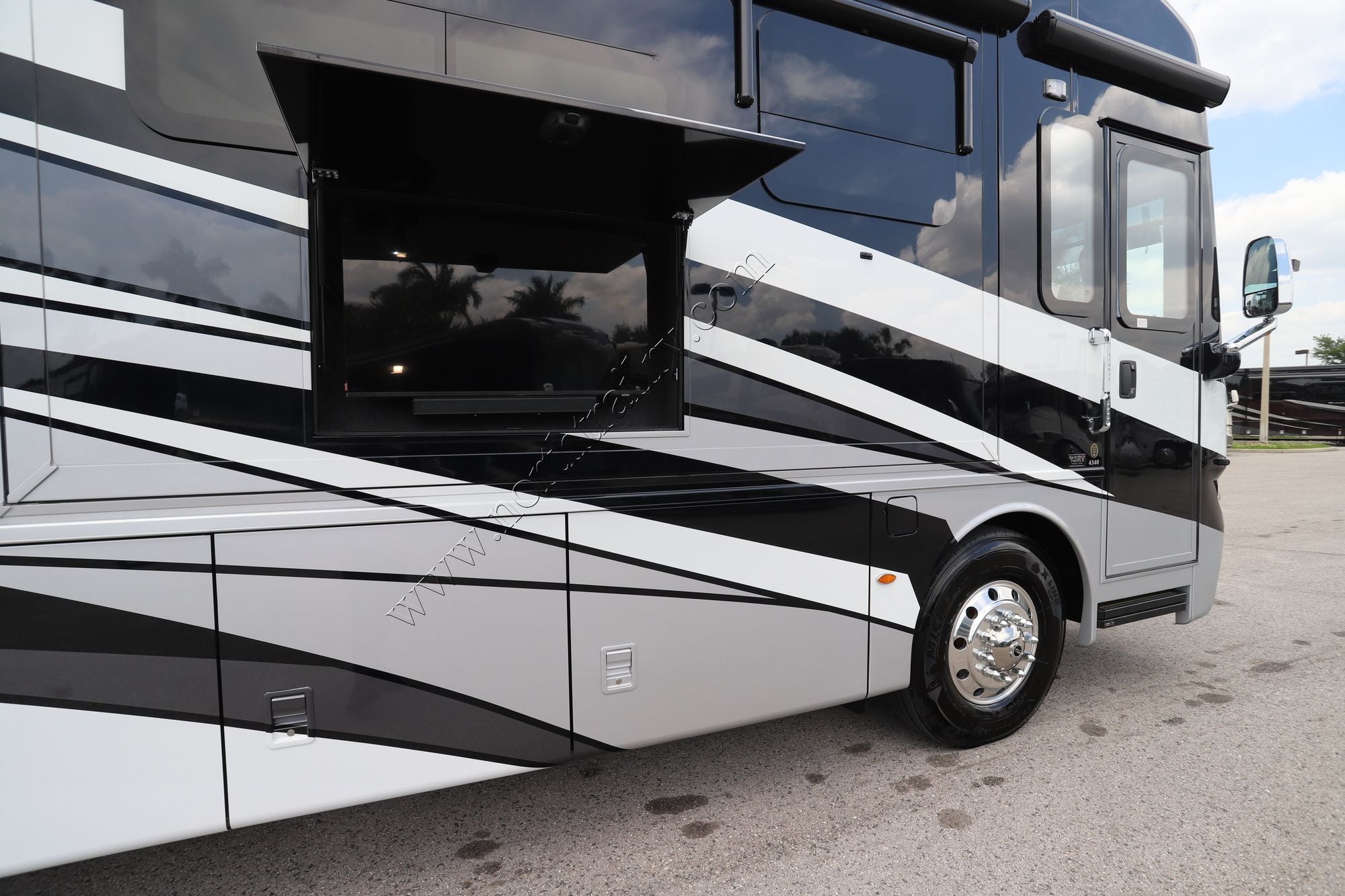 New 2026 Newmar Ventana 4340 Class A  For Sale