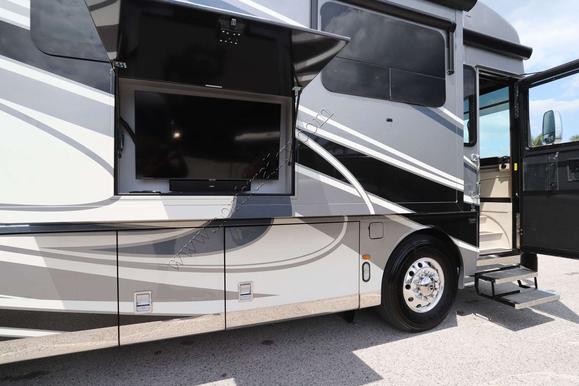 Used 2021 Newmar Dutch Star 4326 Class A  For Sale