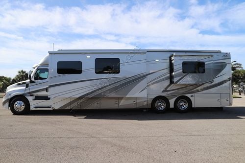 2023 Renegade Rv Xl 45DBM
