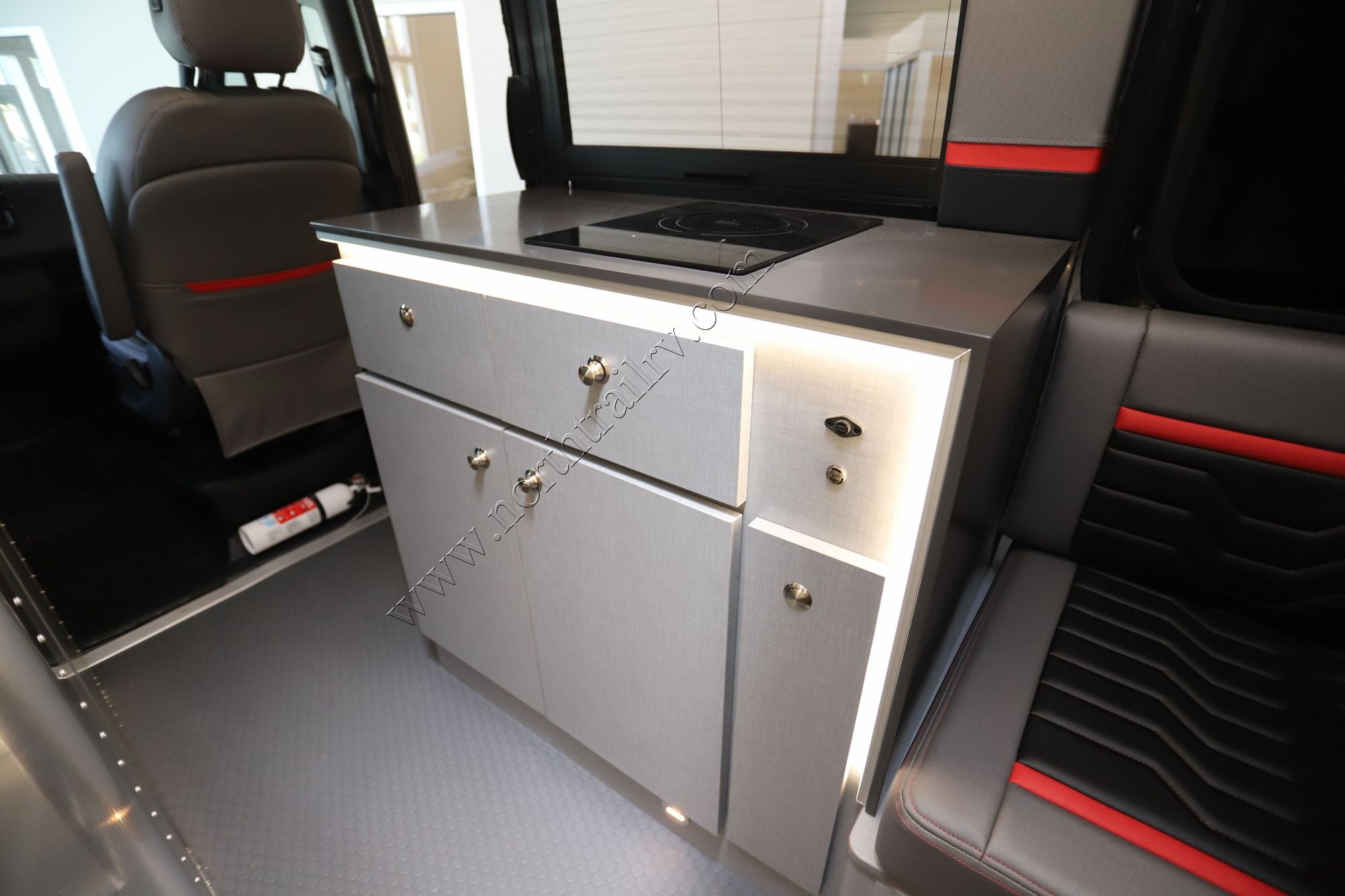 2026 Airstream Interstate 19X OUTLAND Class B New  For Sale