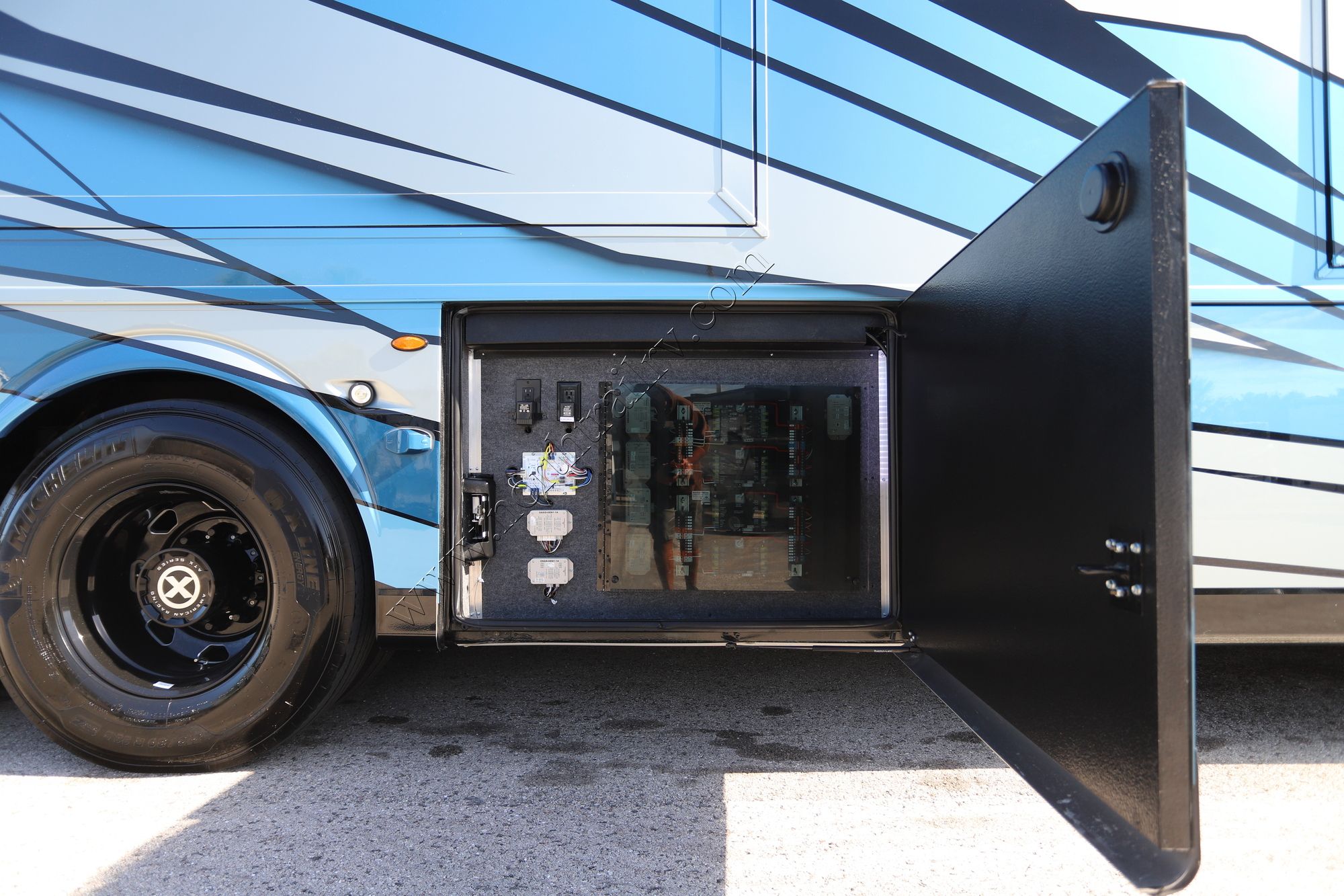 New 2026 Newmar Essex 4551 Class A  For Sale