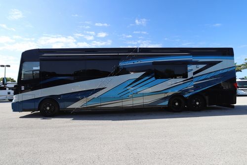 2026 Newmar Essex 4551