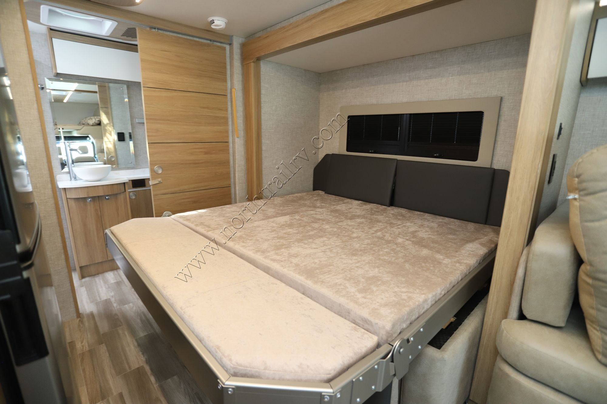 New 2026 Tiffin Motor Homes Wayfarer 25RW Class C  For Sale