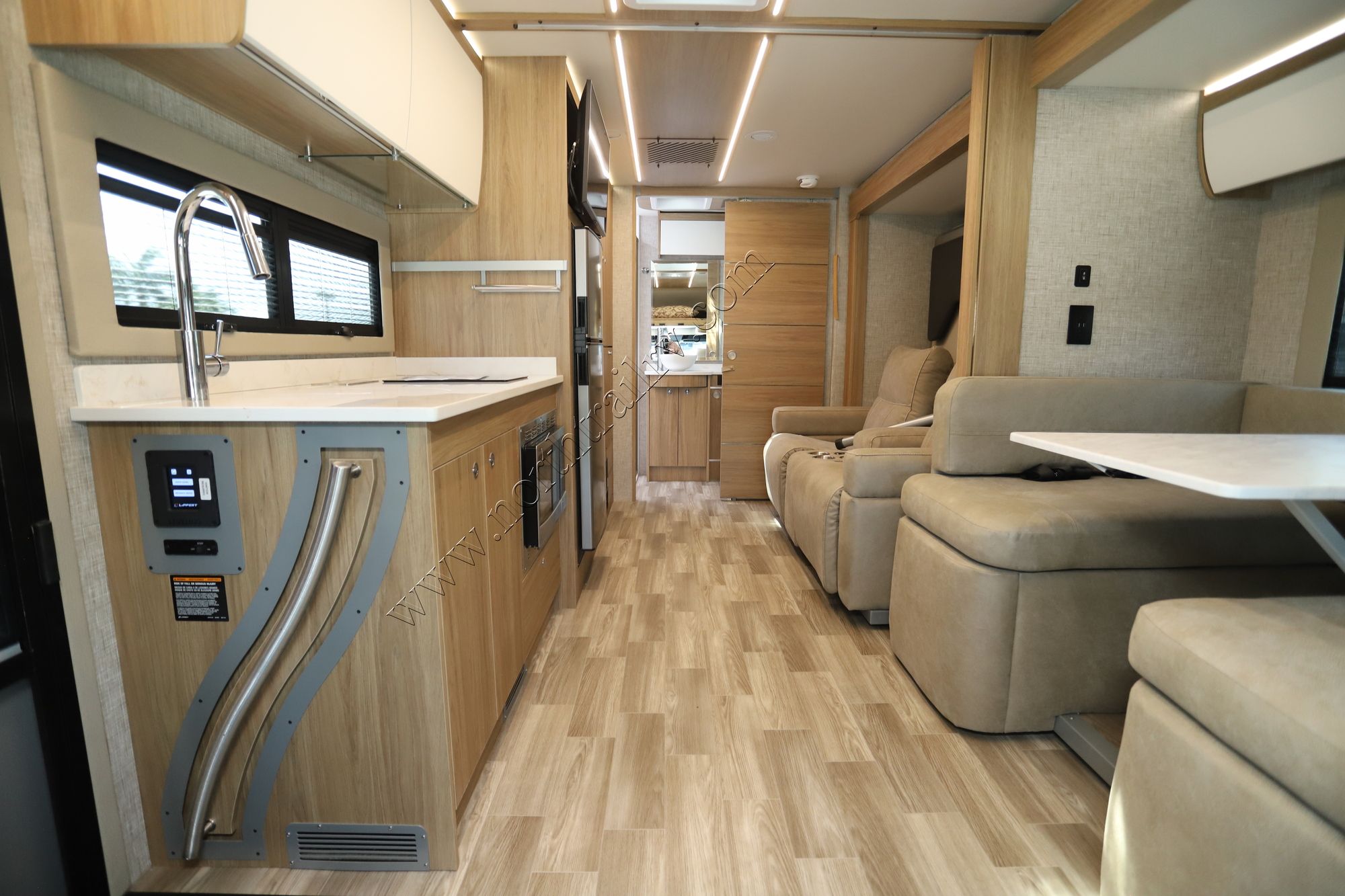 New 2026 Tiffin Motor Homes Wayfarer 25RW Class C  For Sale