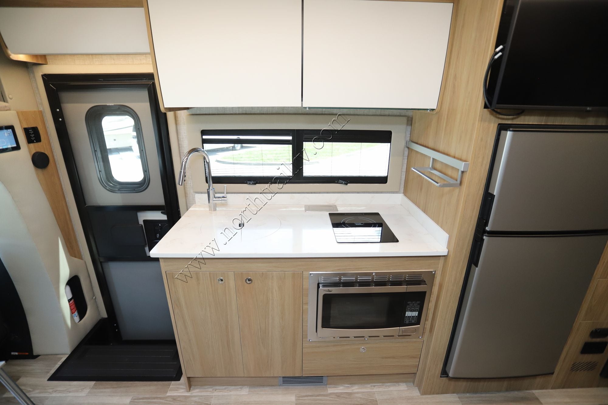 New 2026 Tiffin Motor Homes Wayfarer 25RW Class C  For Sale