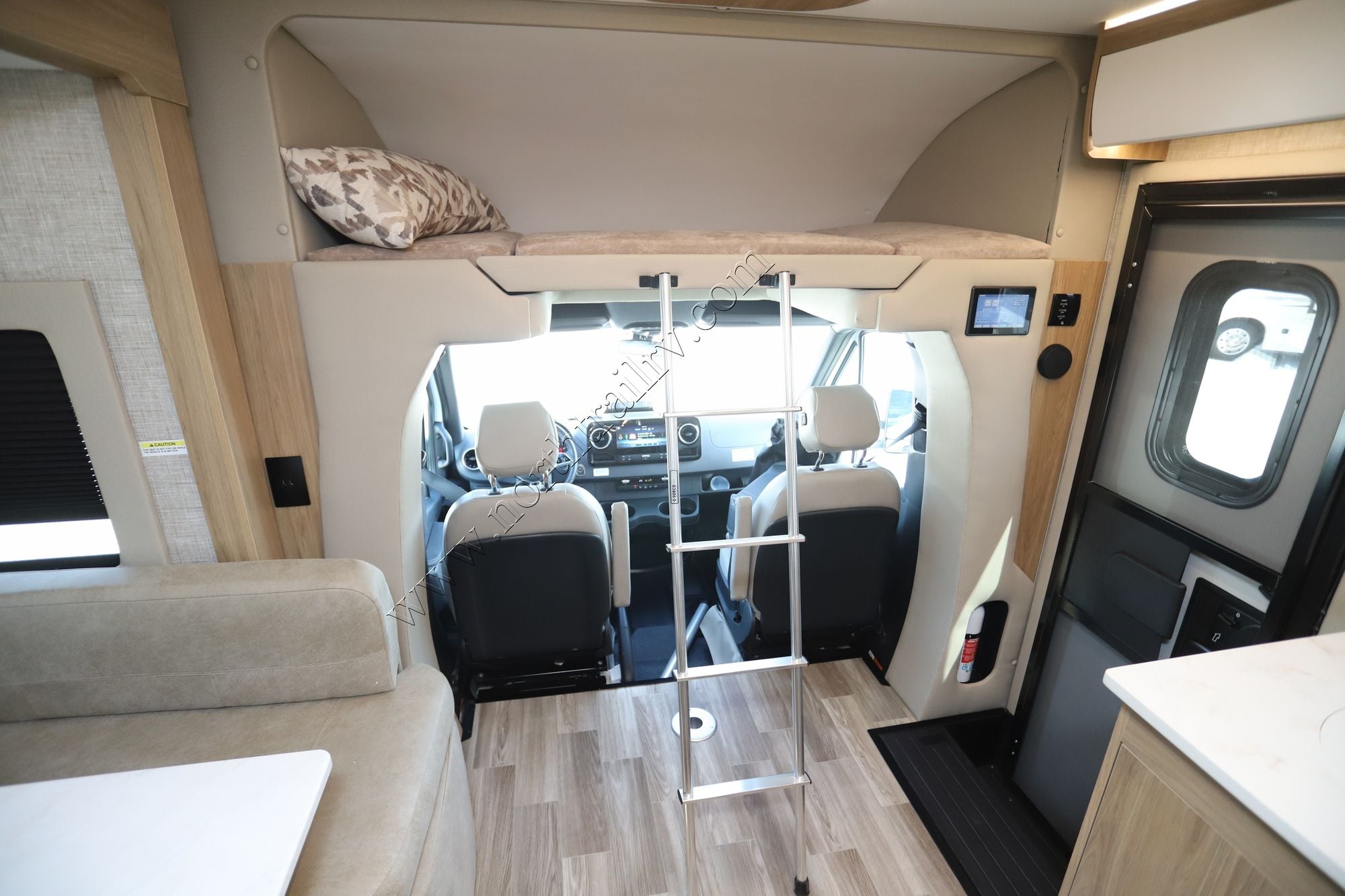 New 2026 Tiffin Motor Homes Wayfarer 25RW Class C  For Sale