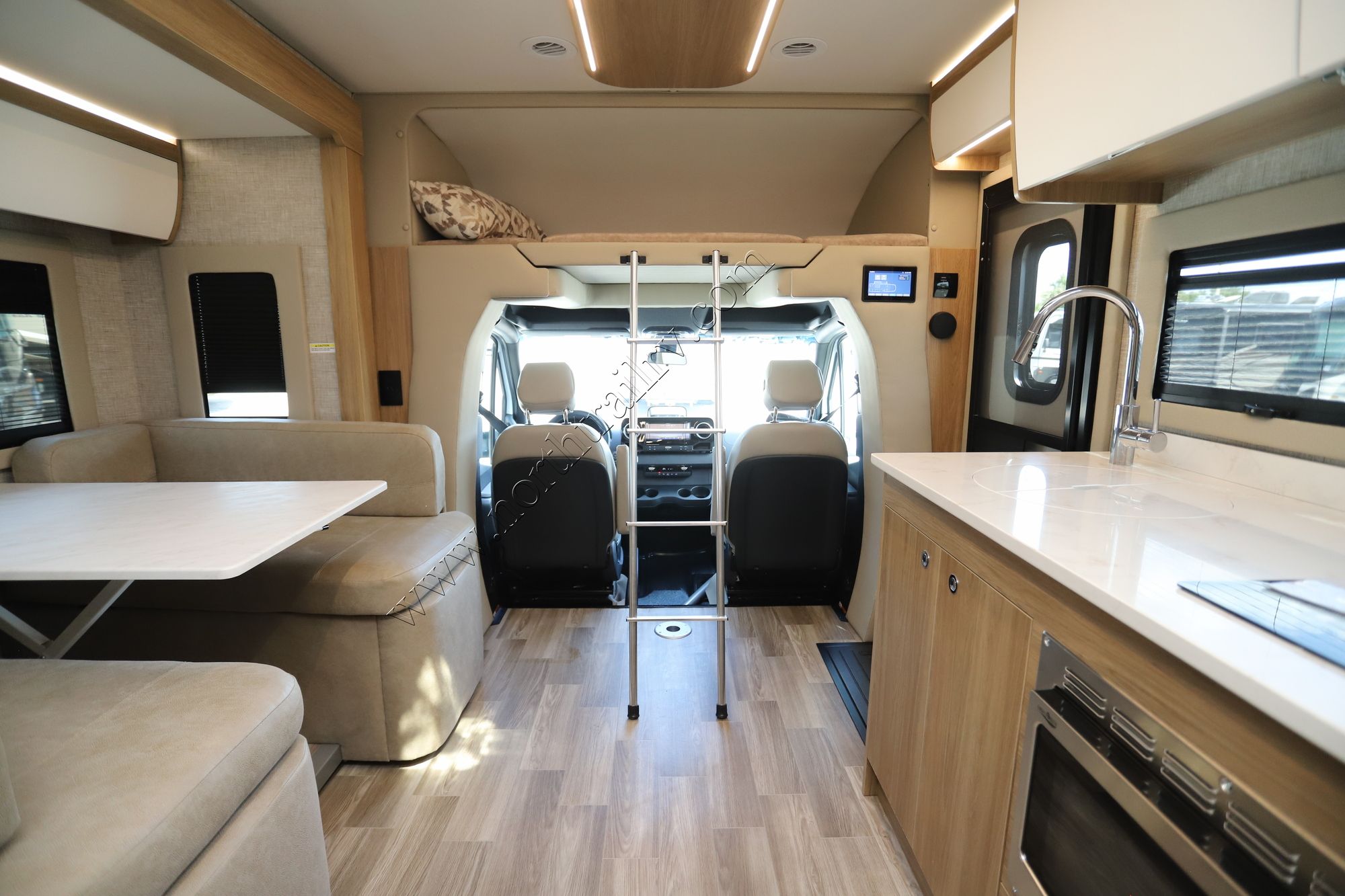 New 2026 Tiffin Motor Homes Wayfarer 25RW Class C  For Sale
