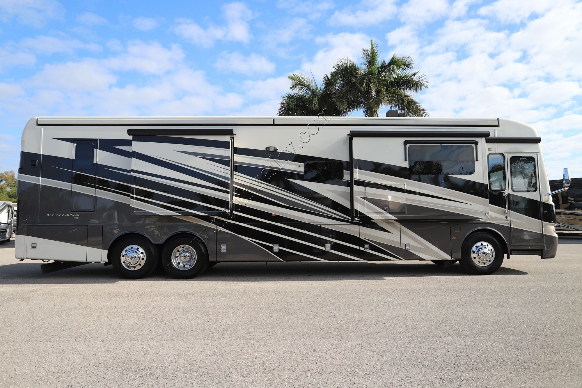 Used 2023 Newmar Ventana 4328 Class A  For Sale