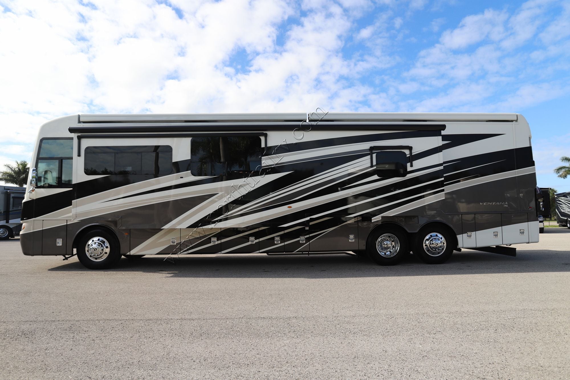 Used 2023 Newmar Ventana 4328 Class A  For Sale