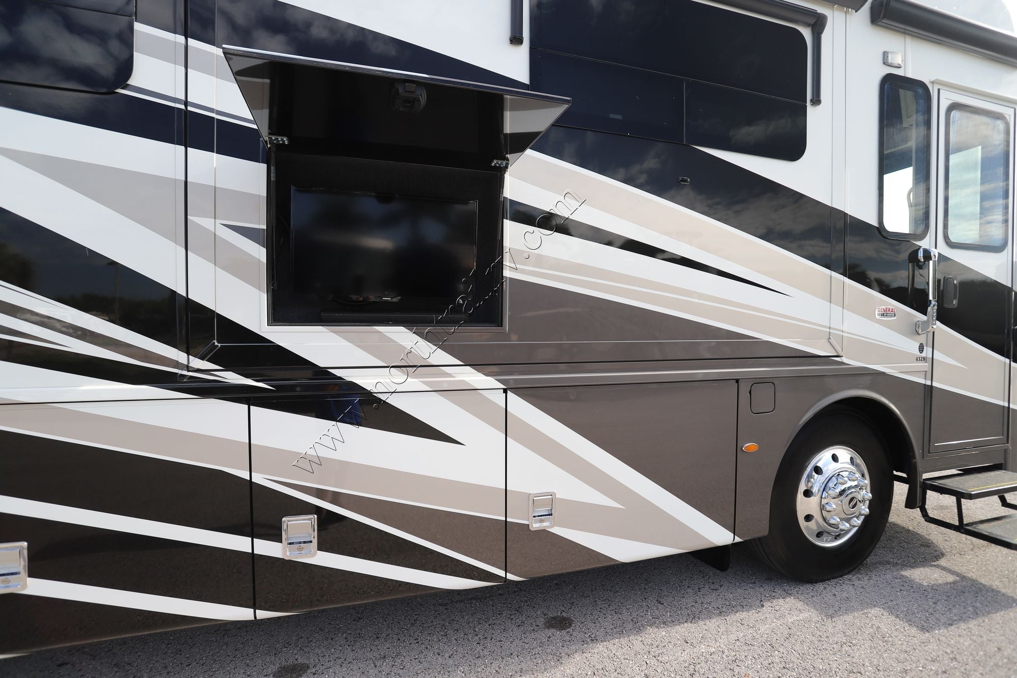Used 2023 Newmar Ventana 4328 Class A  For Sale