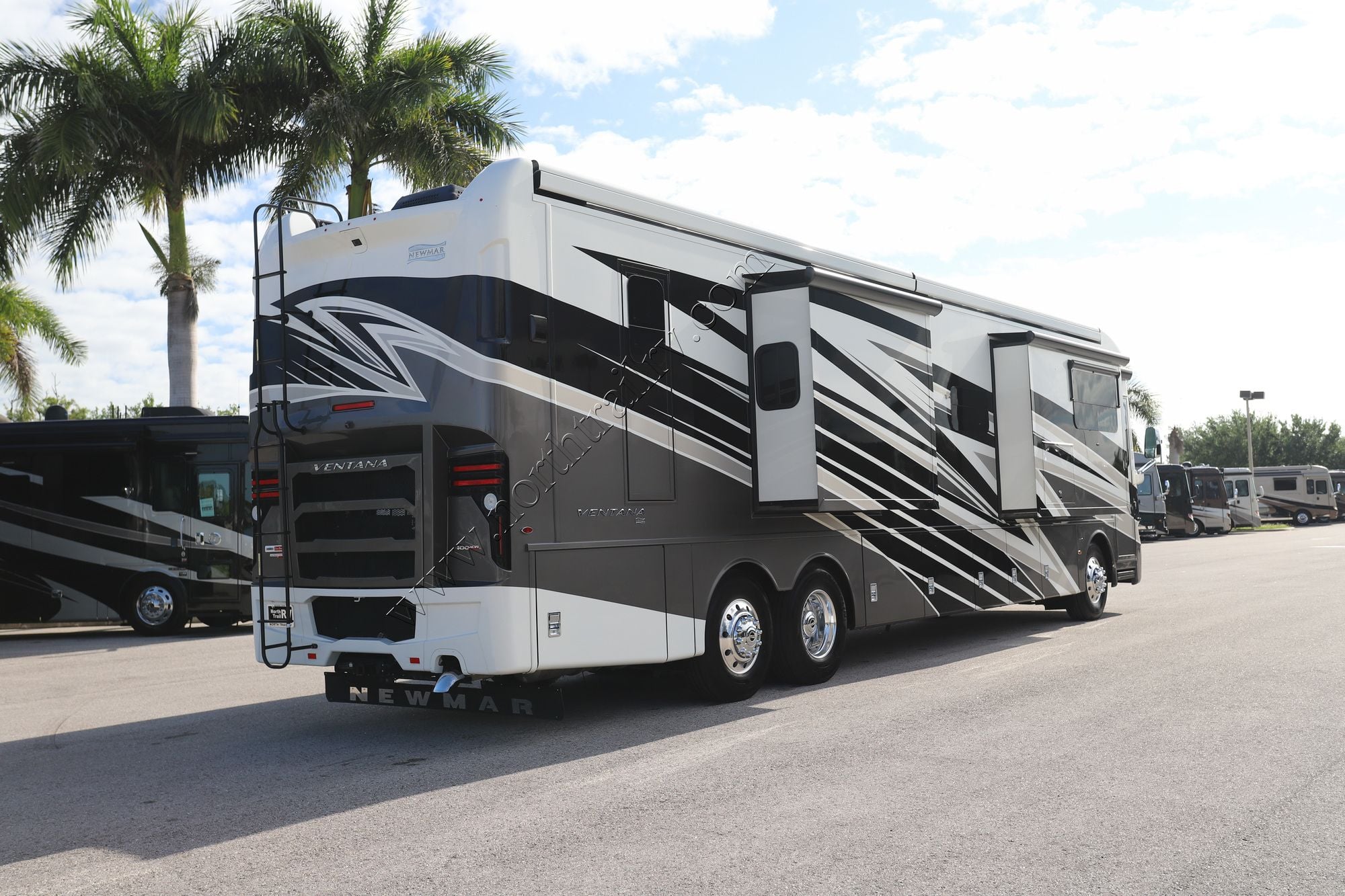 Used 2023 Newmar Ventana 4328 Class A  For Sale