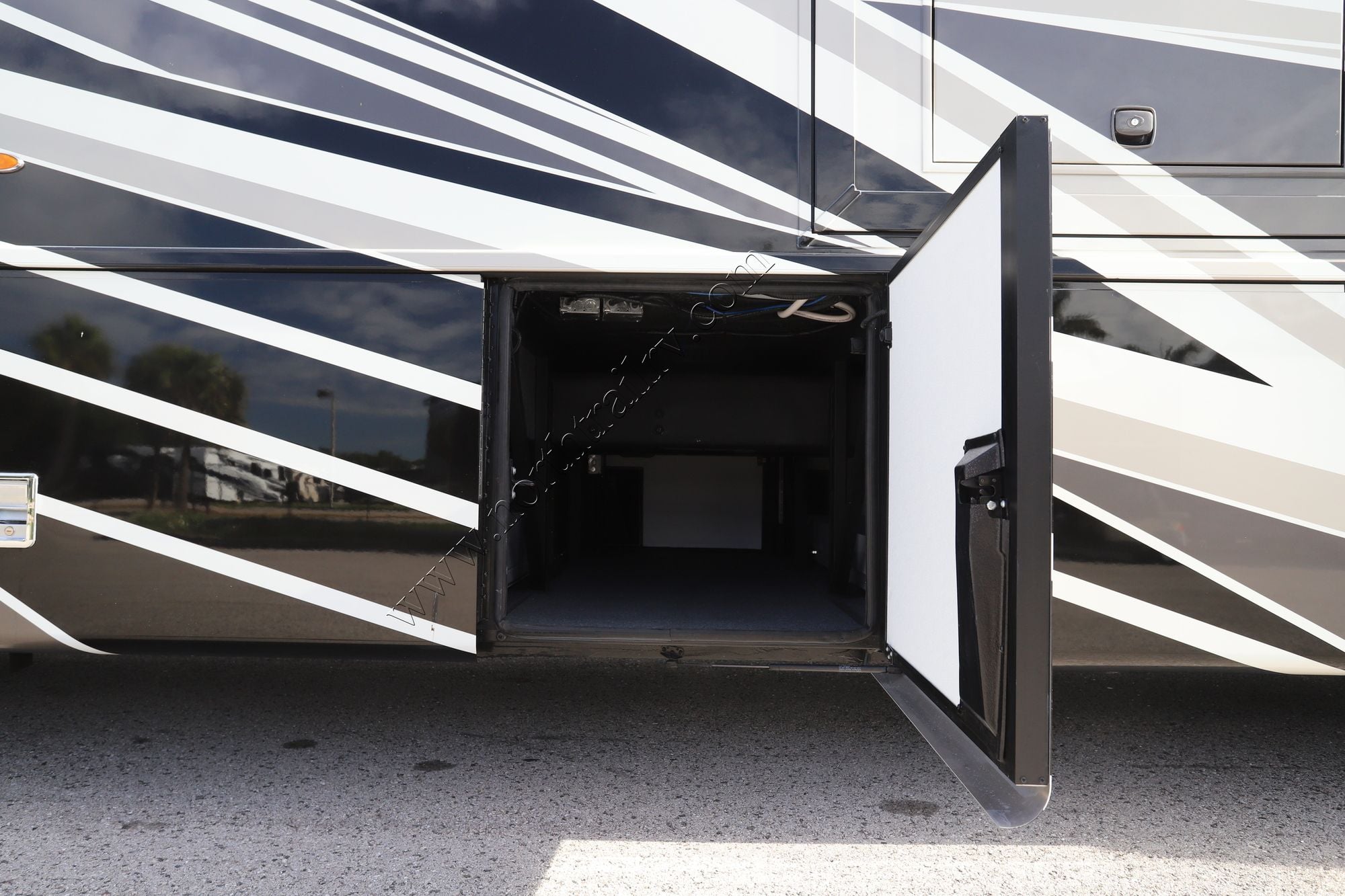 Used 2023 Newmar Ventana 4328 Class A  For Sale