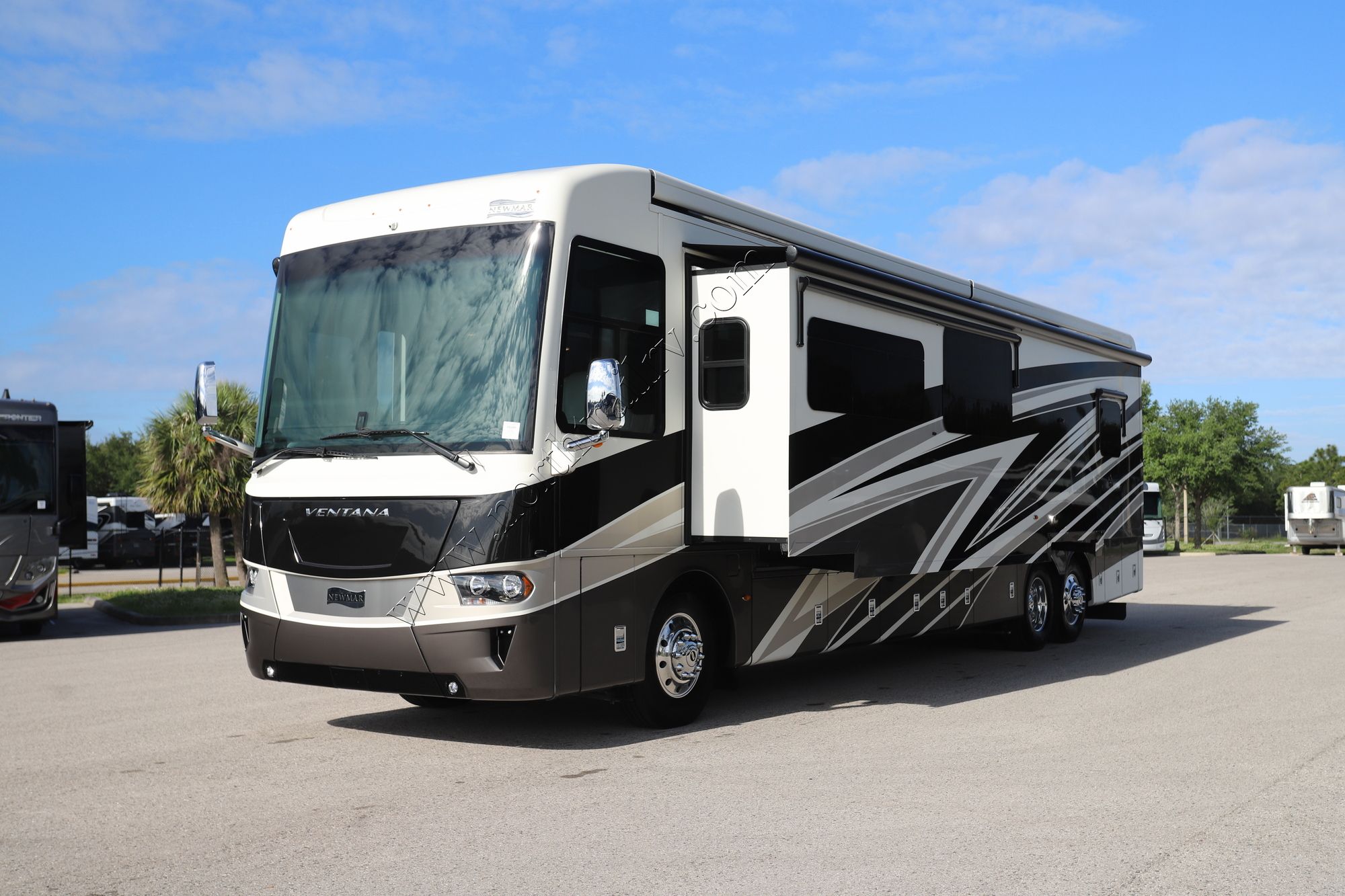 Used 2023 Newmar Ventana 4328 Class A  For Sale