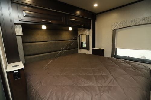 2021 Dynamax Dynaquest Xl 3801TS