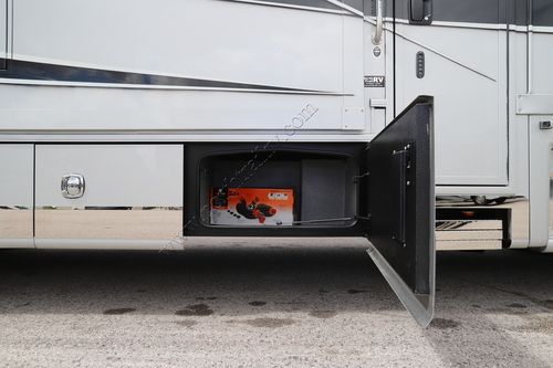 2021 Dynamax Dynaquest Xl 3801TS