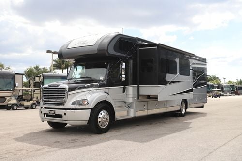 2021 Dynamax Dynaquest Xl 3801TS