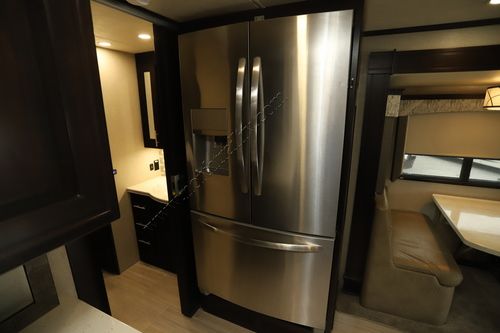 2021 Dynamax Dynaquest Xl 3801TS