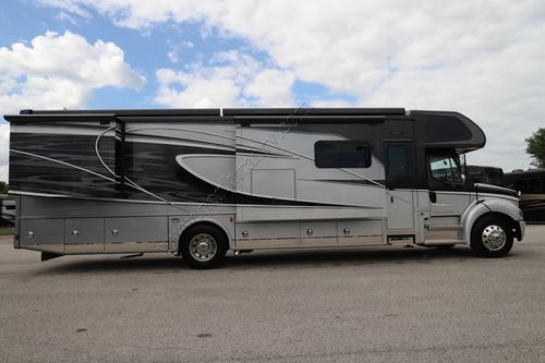 2021 Dynamax Dynaquest Xl 3801TS