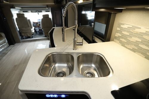 2021 Dynamax Dynaquest Xl 3801TS