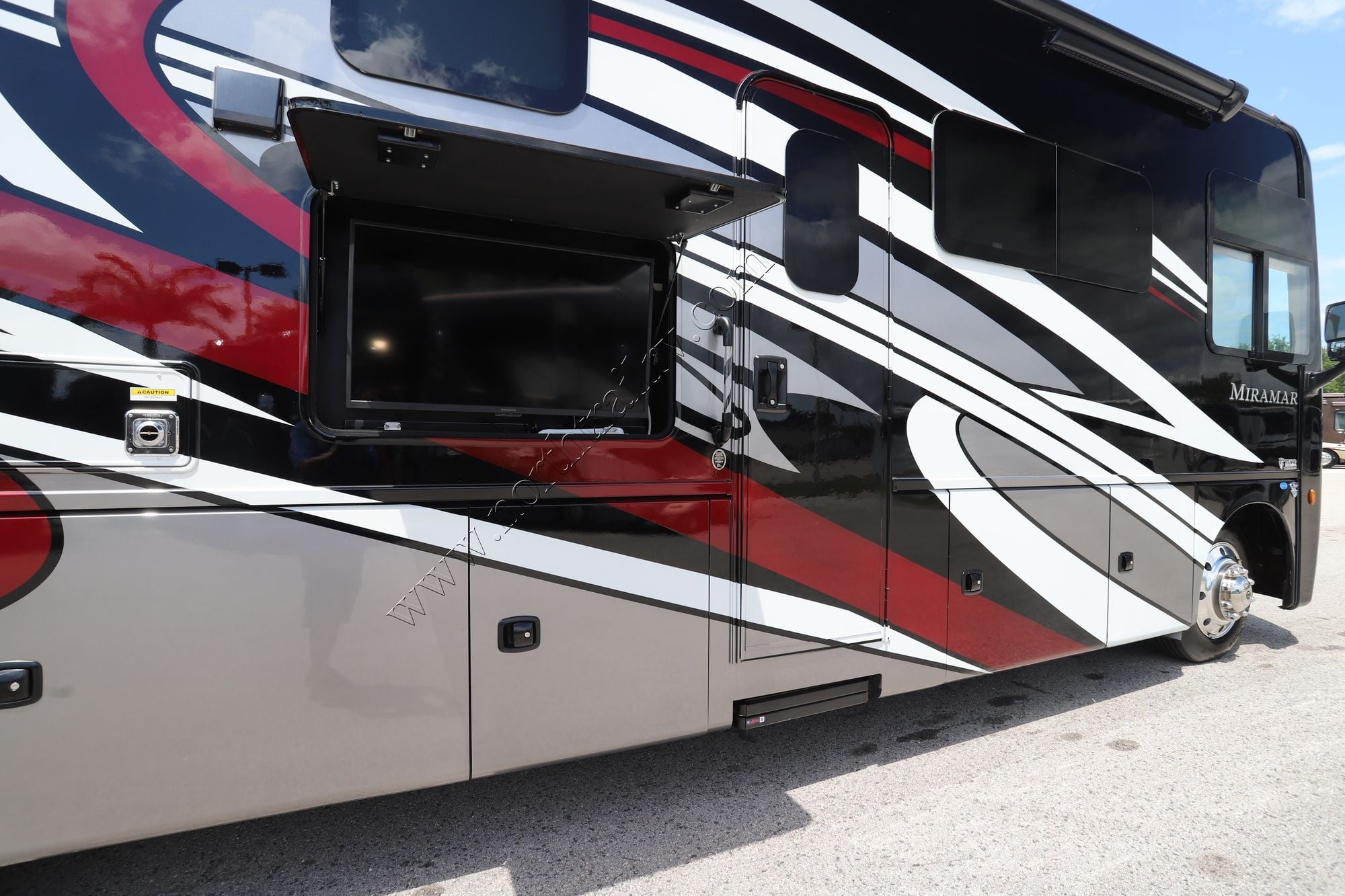 Used 2023 Thor Miramar 34.7 Class A  For Sale