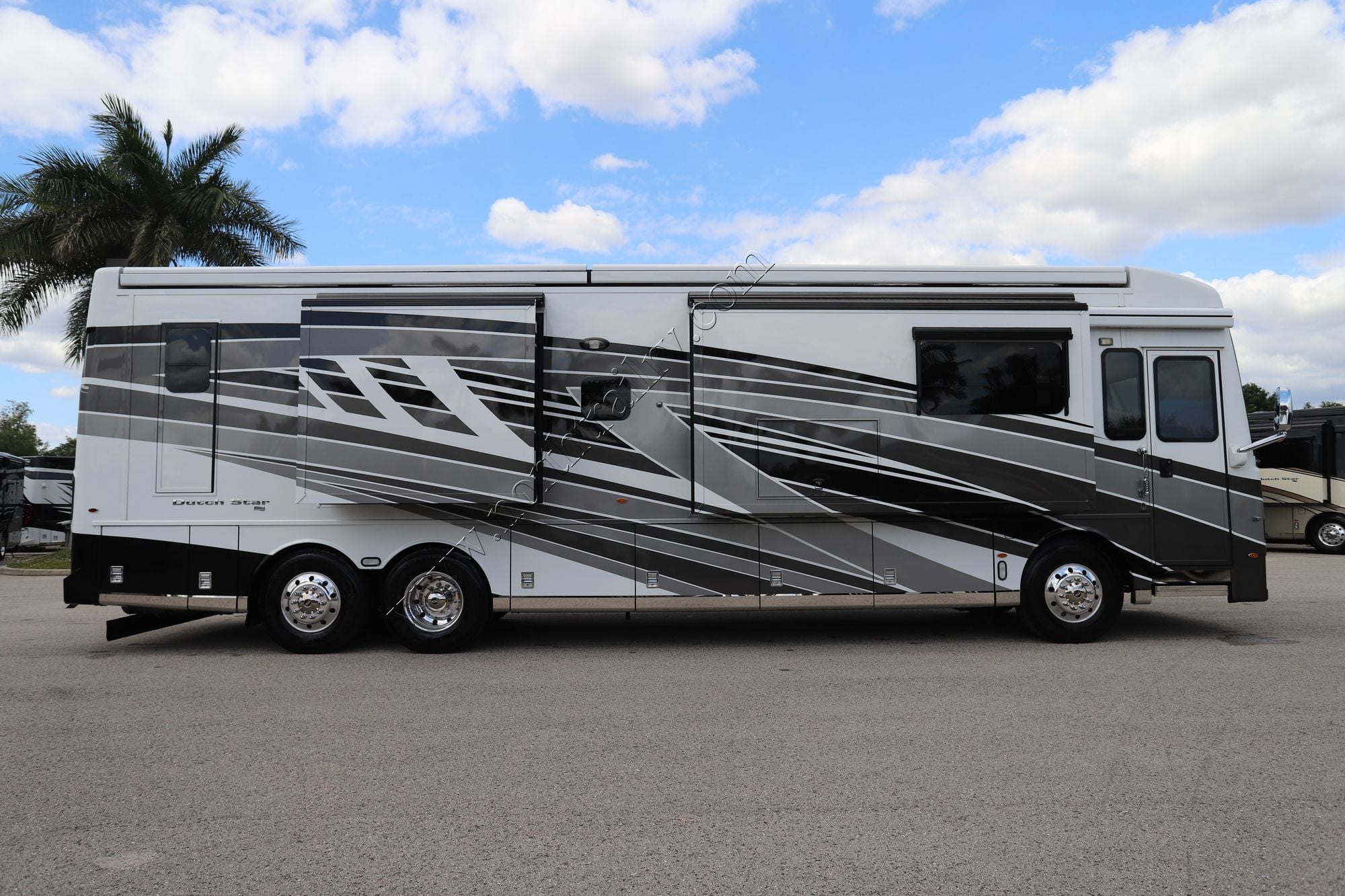 Used 2024 Newmar Dutch Star 4081 Class A  For Sale