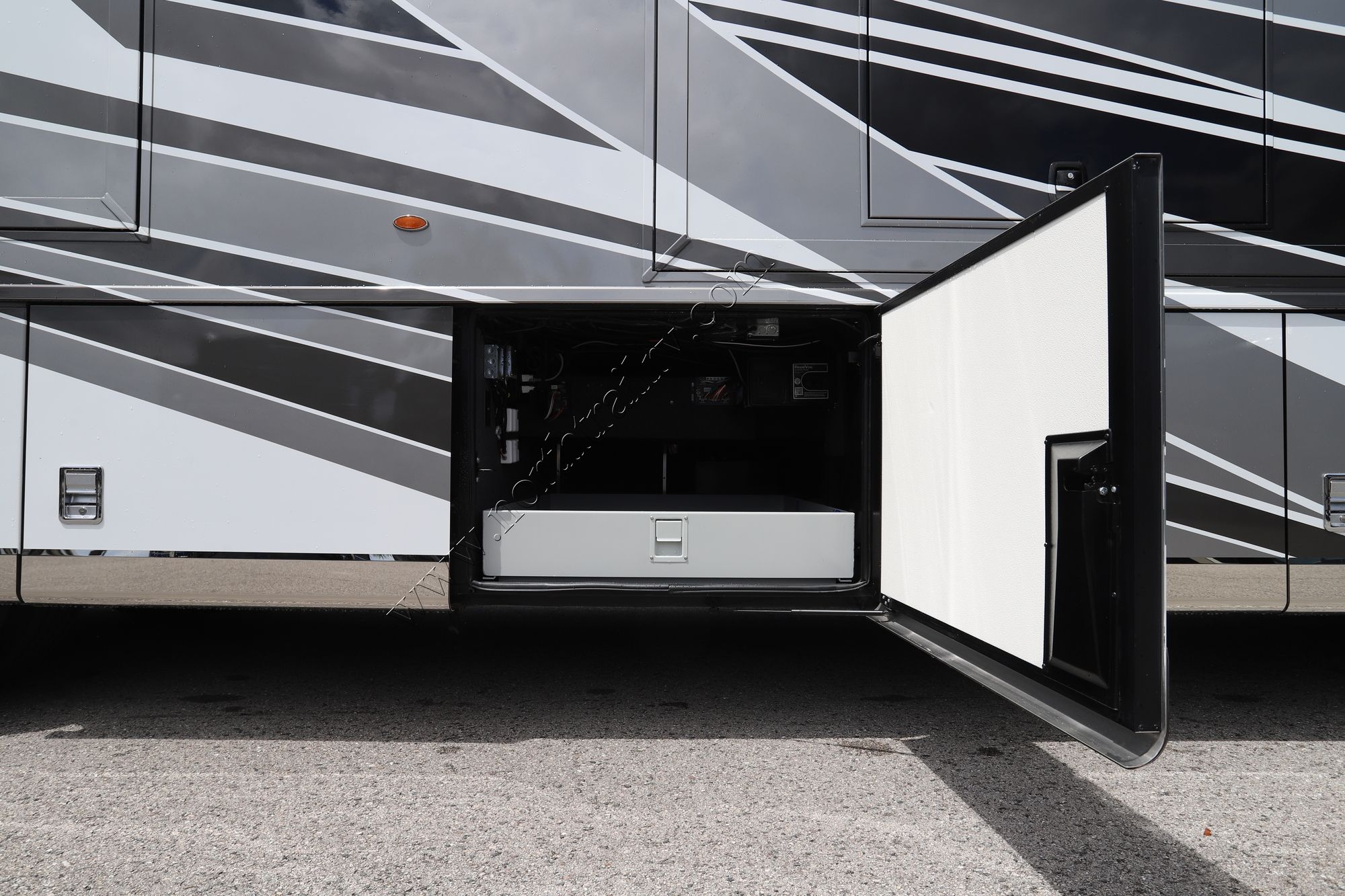 Used 2024 Newmar Dutch Star 4081 Class A  For Sale
