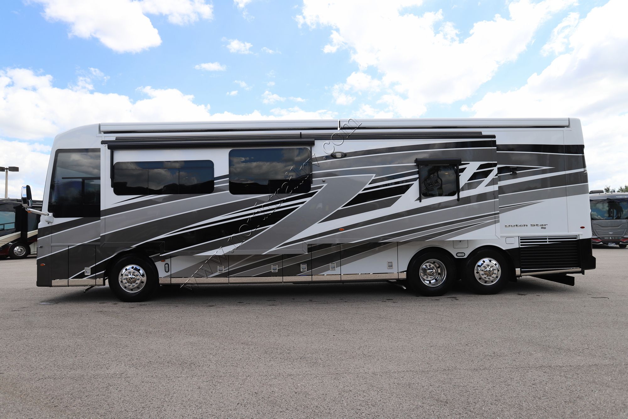Used 2024 Newmar Dutch Star 4081 Class A  For Sale