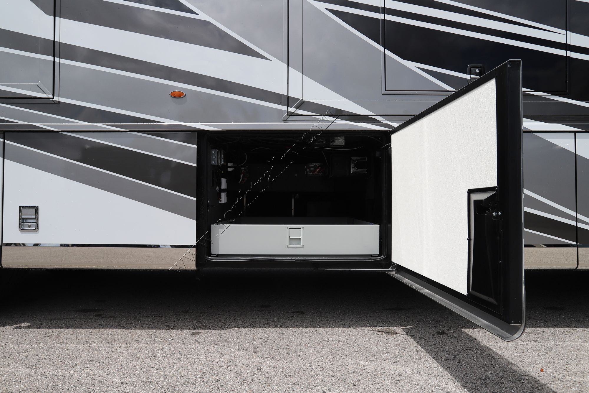 Used 2024 Newmar Dutch Star 4081 Class A  For Sale