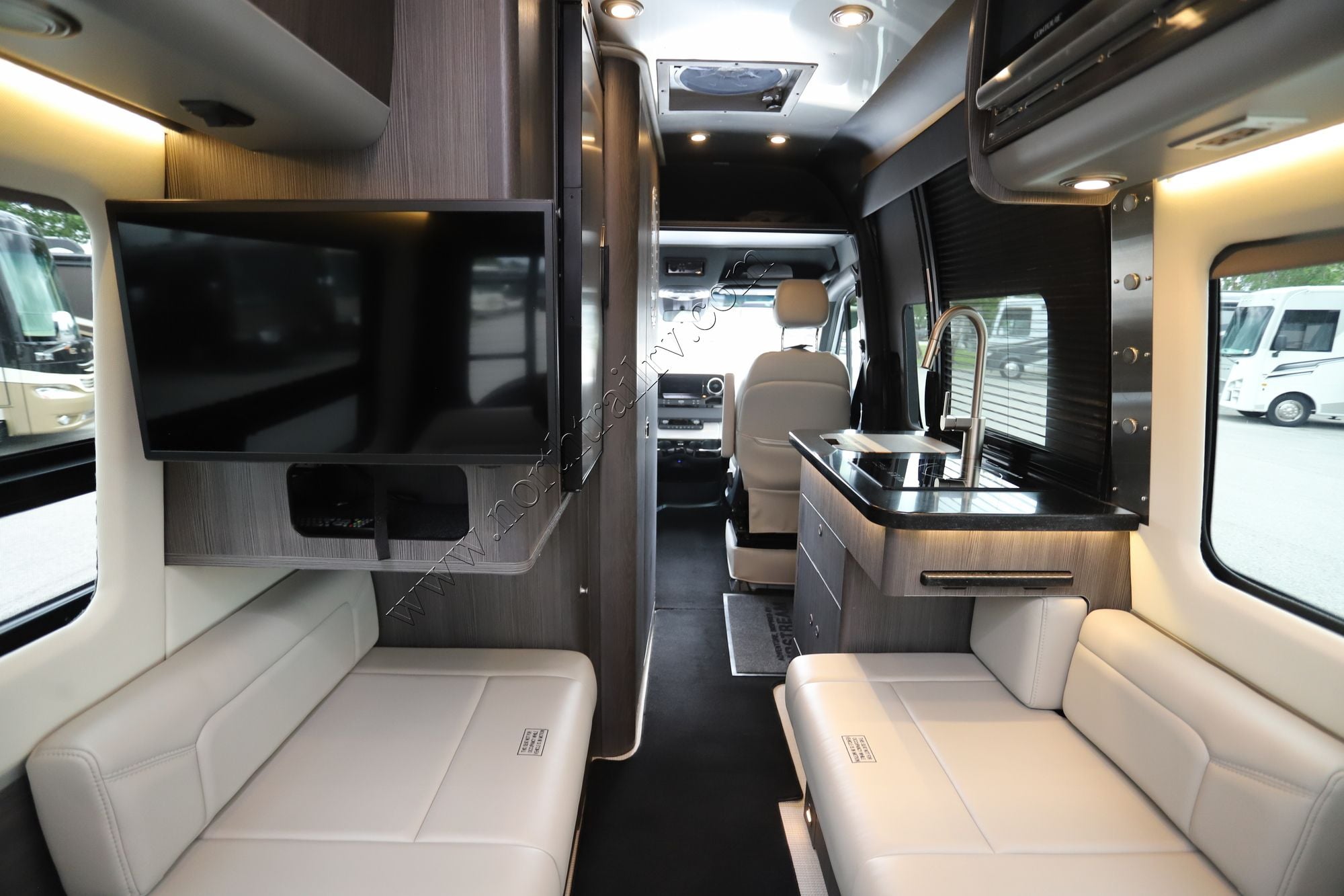 2023 Airstream Interstate 19 E1 4WD Class B Used  For Sale