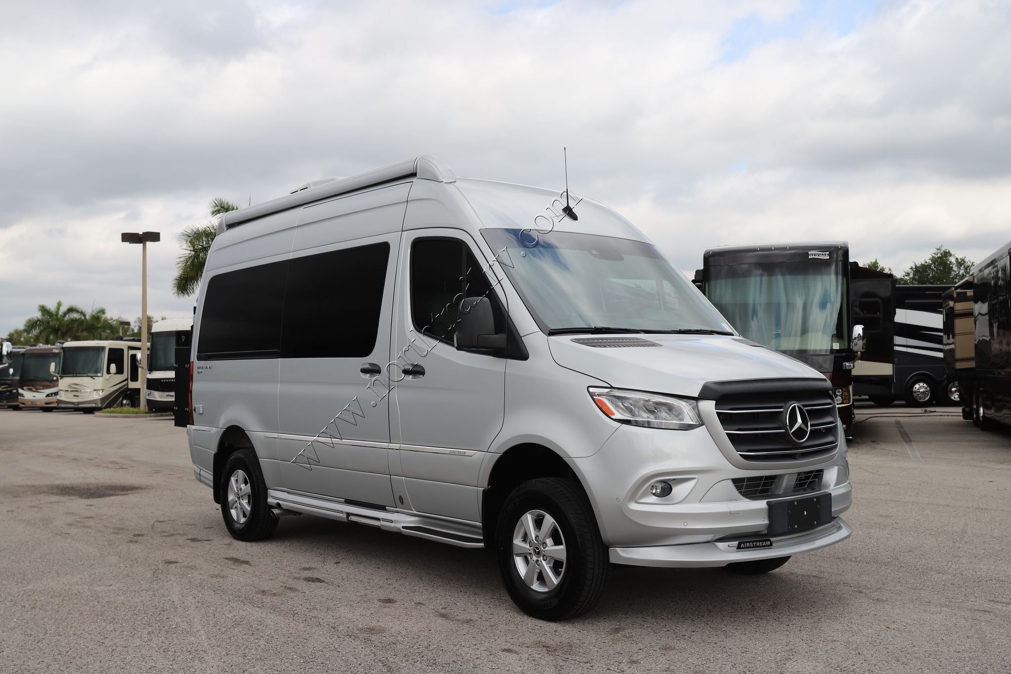 2023 Airstream Interstate 19 E1 4WD Class B Used  For Sale