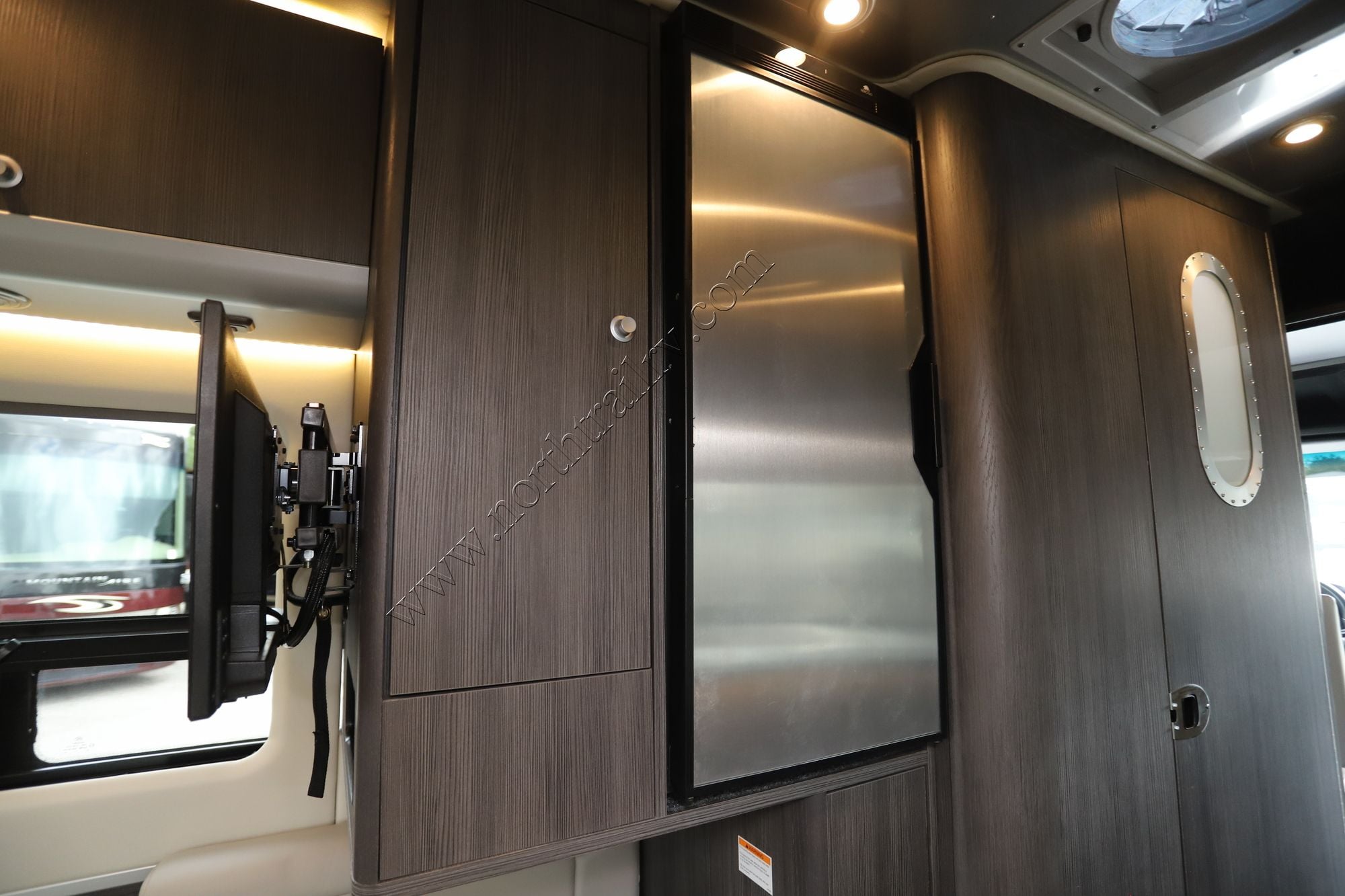 2023 Airstream Interstate 19 E1 4WD Class B Used  For Sale
