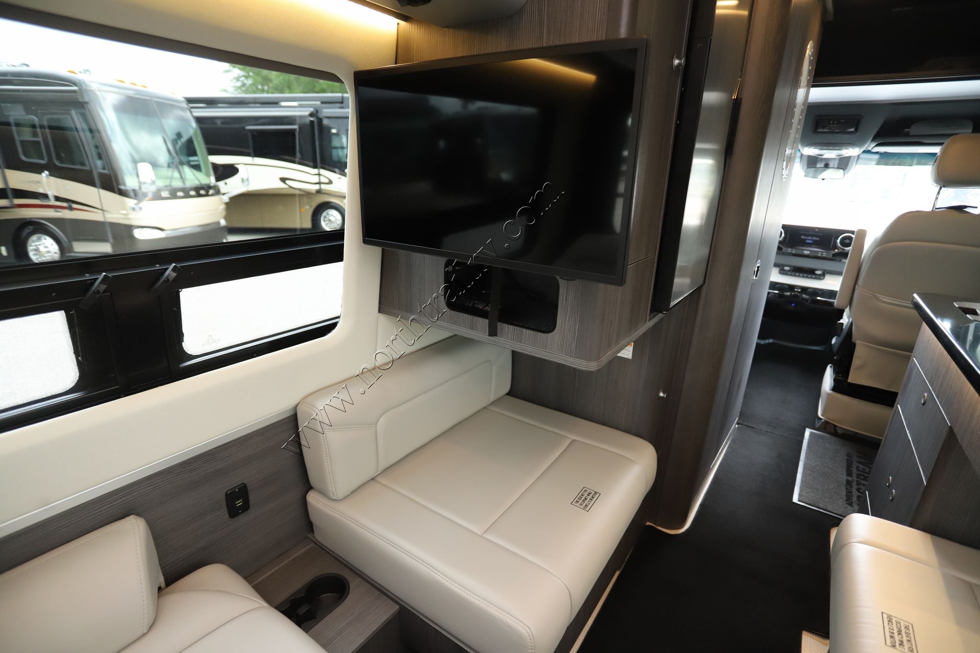 2023 Airstream Interstate 19 E1 4WD Class B Used  For Sale