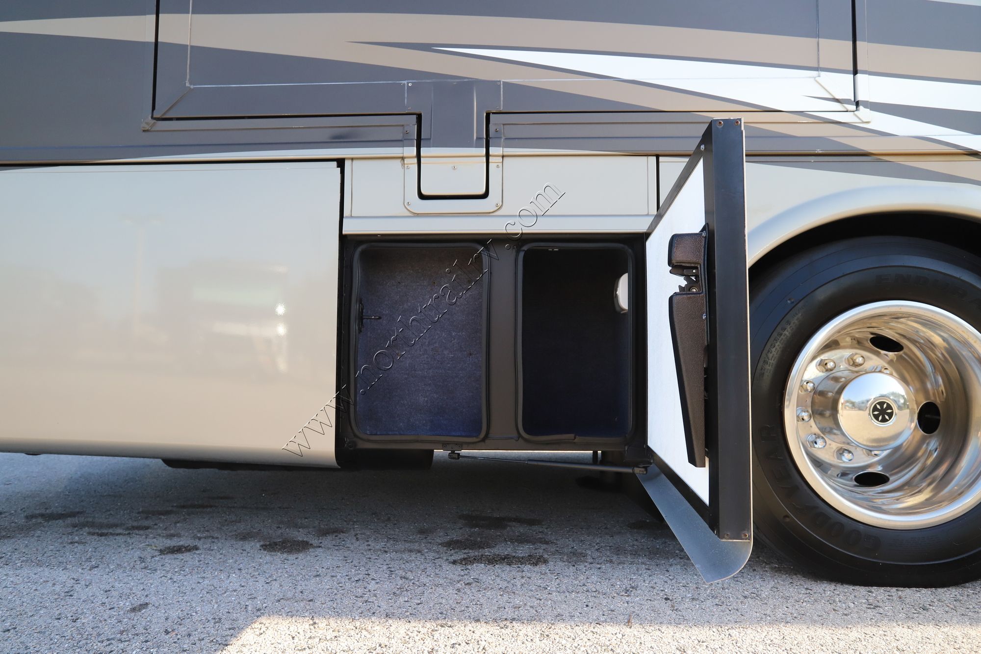 Used 2017 Newmar Ventana Le 3412 Class A  For Sale