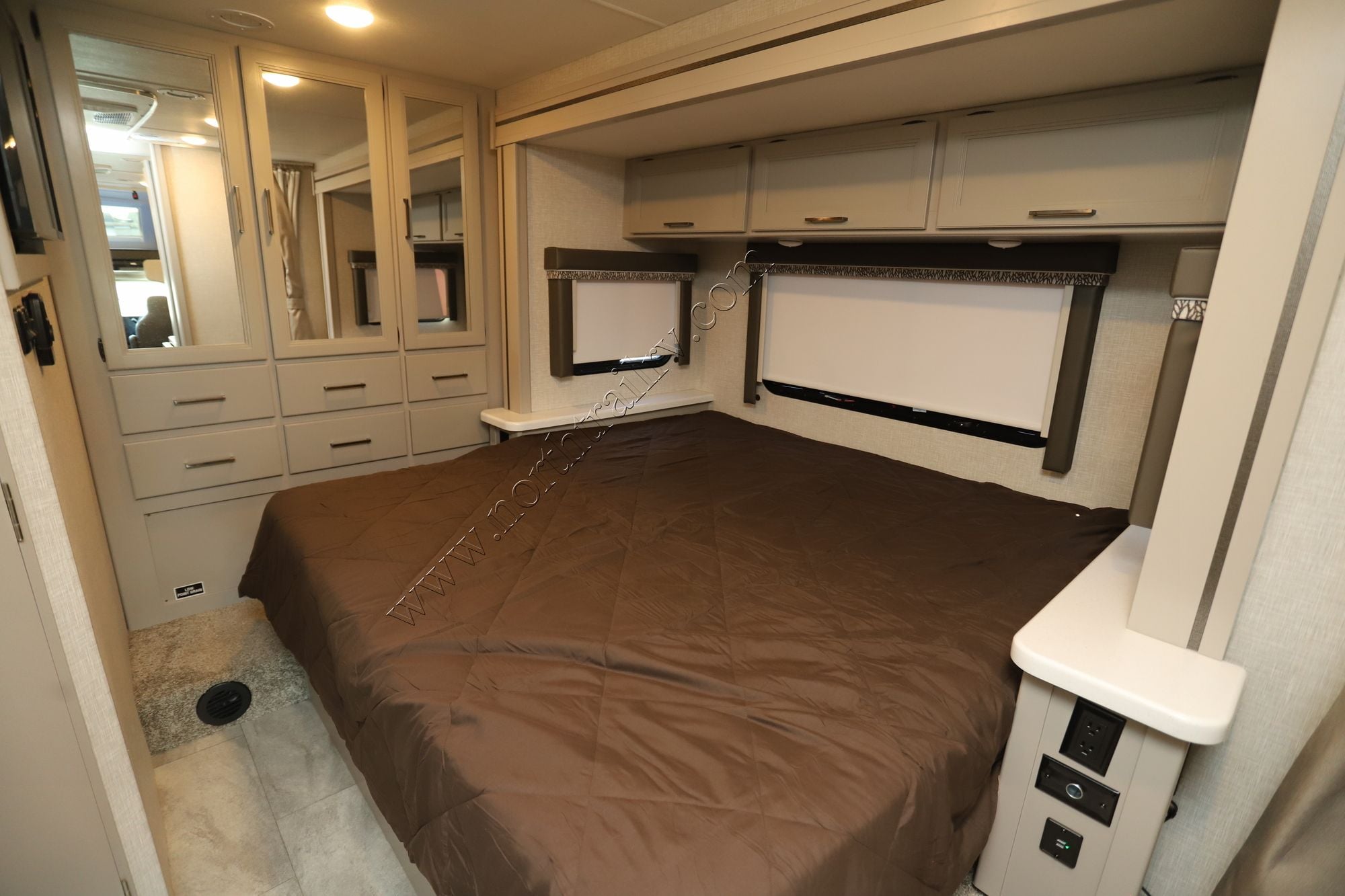 Used 2025 Thor Echelon KW29 Class C  For Sale