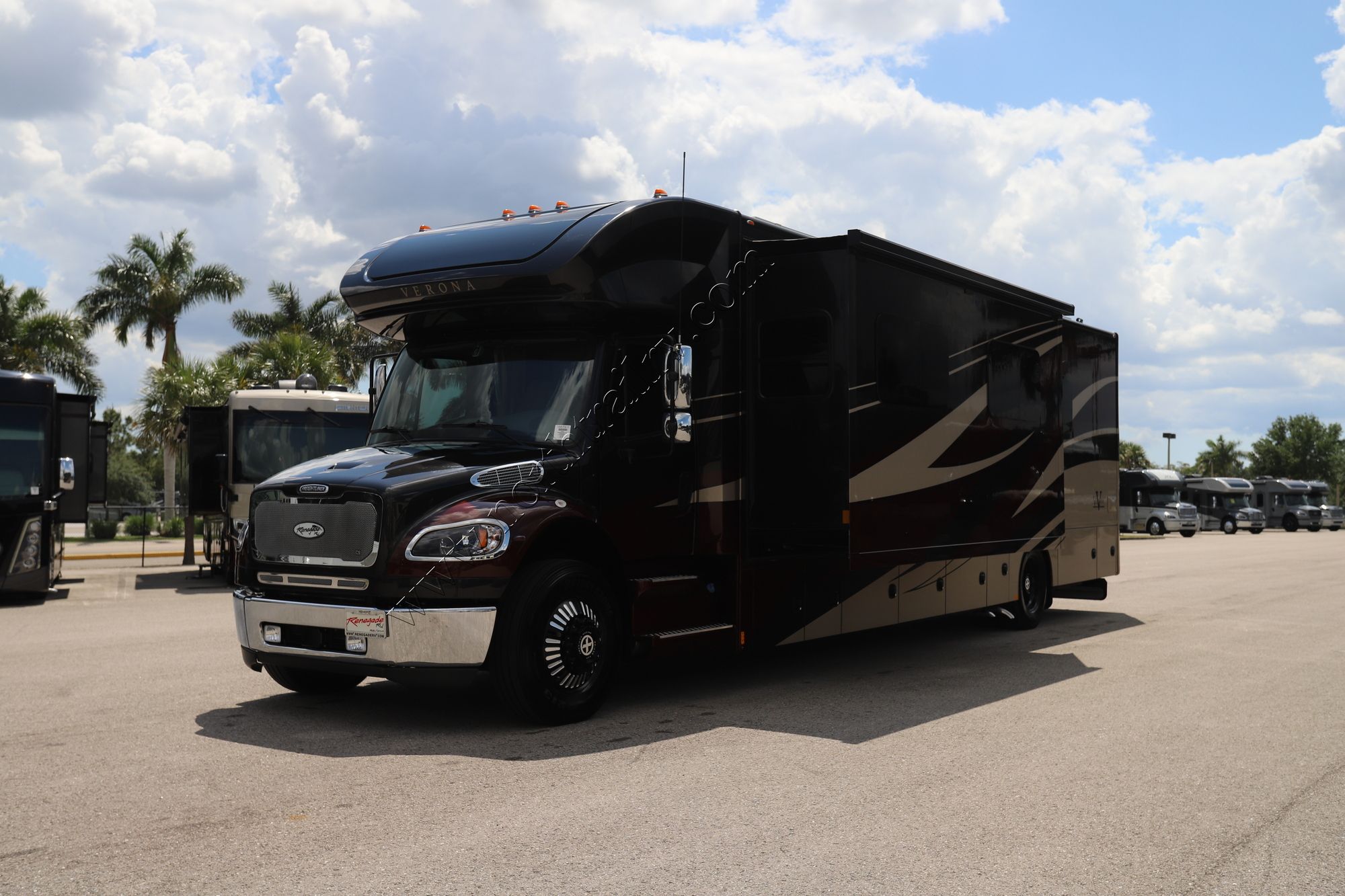 Used 2022 Renegade Rv Verona 40VRB Super C  For Sale
