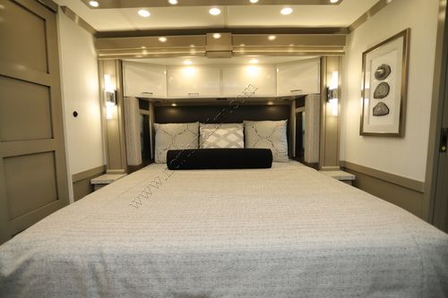 2027 Newmar Mountain Aire 4118 Class A