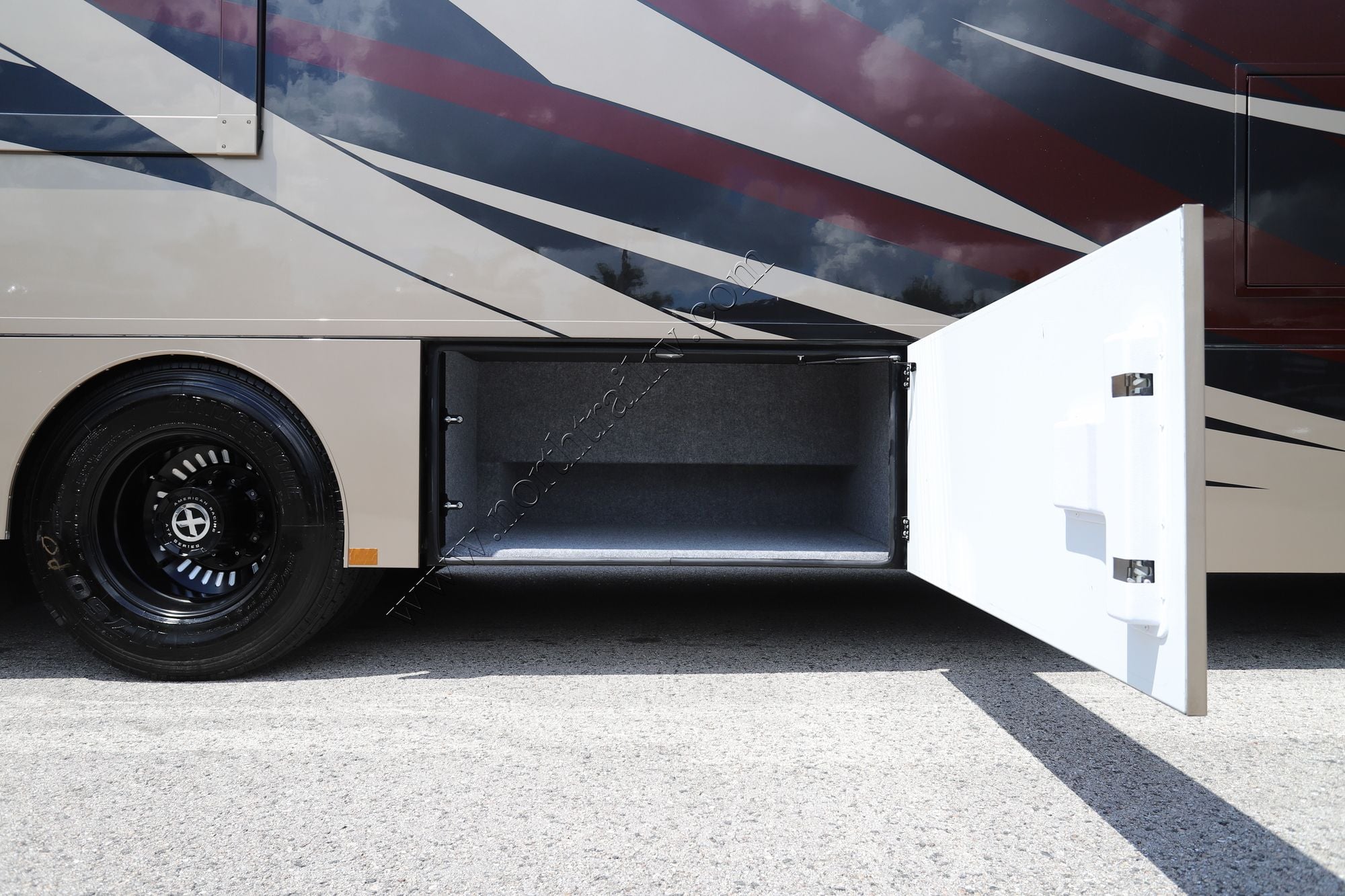 Used 2022 Renegade Rv Verona 40VRB Super C  For Sale