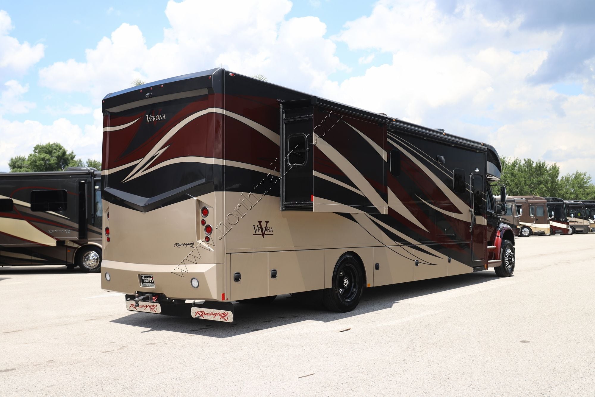 Used 2022 Renegade Rv Verona 40VRB Super C  For Sale
