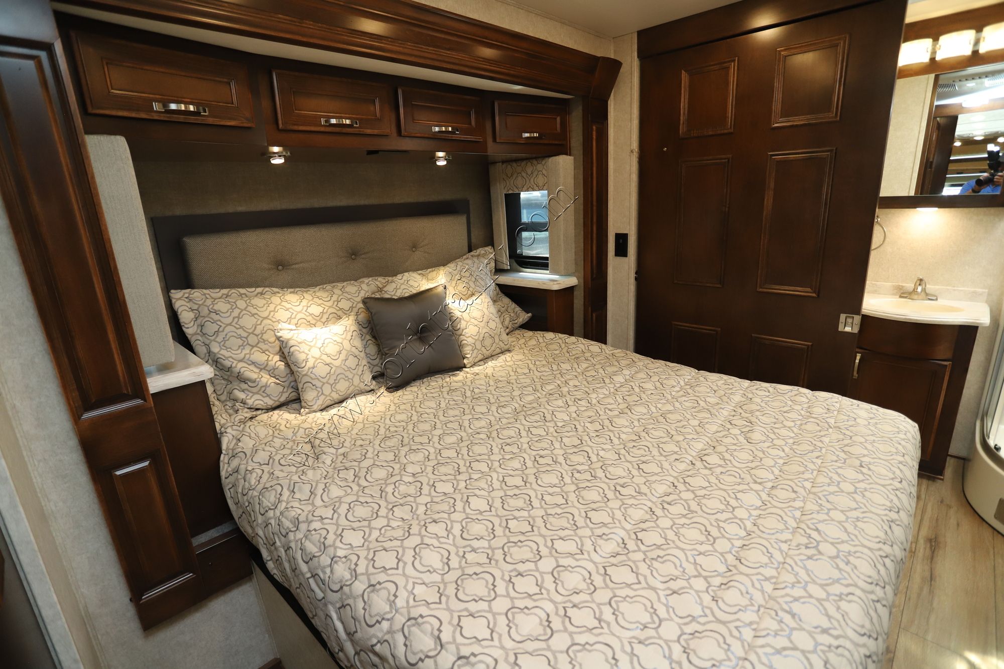 Used 2022 Renegade Rv Verona 40VRB Super C  For Sale