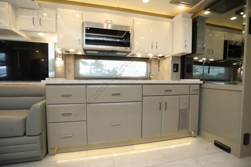 2027 Newmar Mountain Aire 4118 Class A